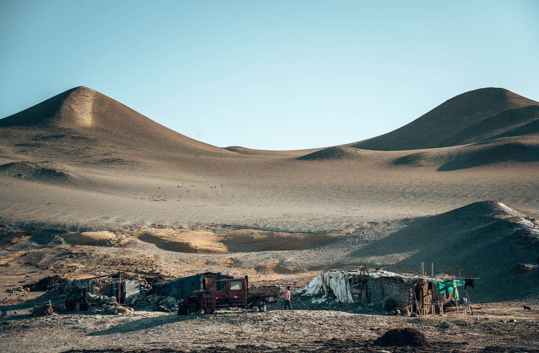 Wellblechhäuser einer Siedlung in den Hügeln von Lima, Peru