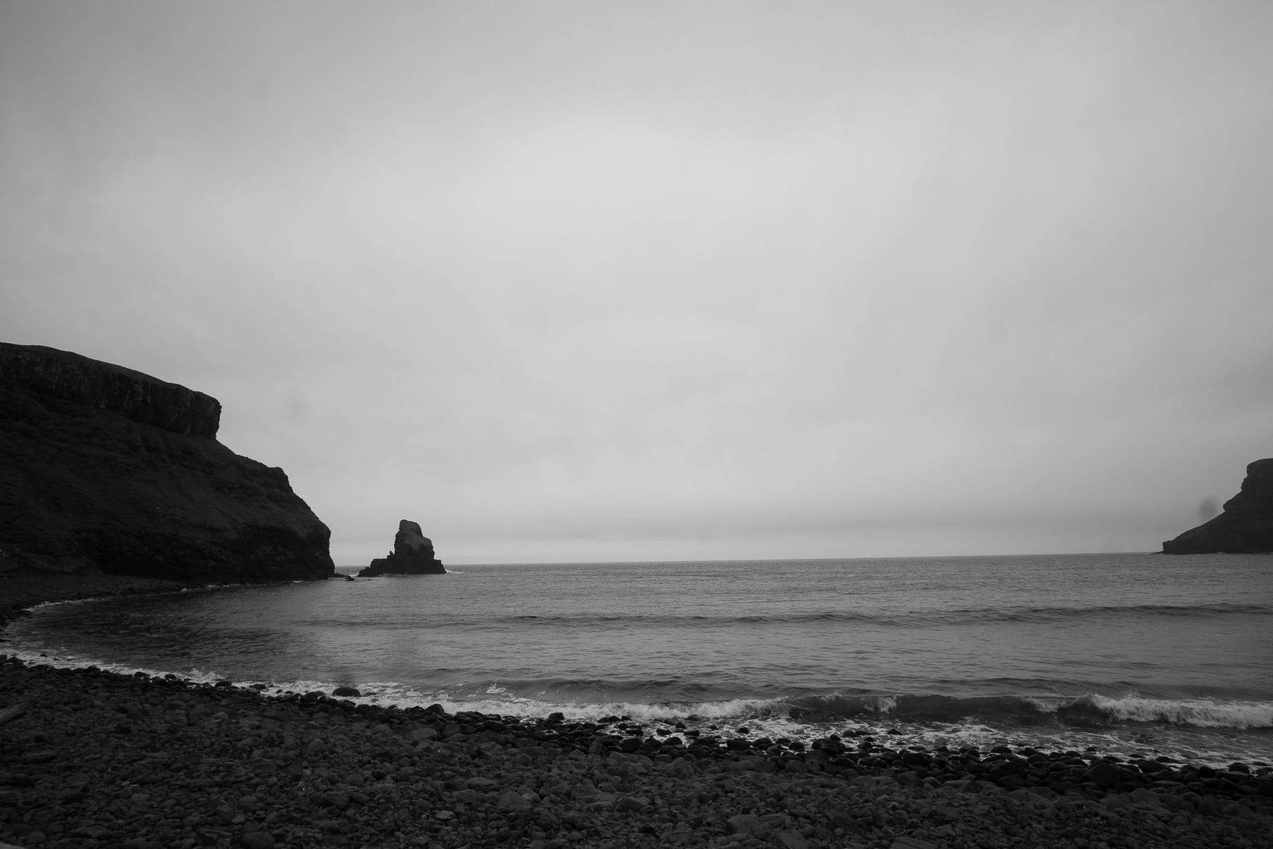 Einsame Felsbucht an der Küste von Skye